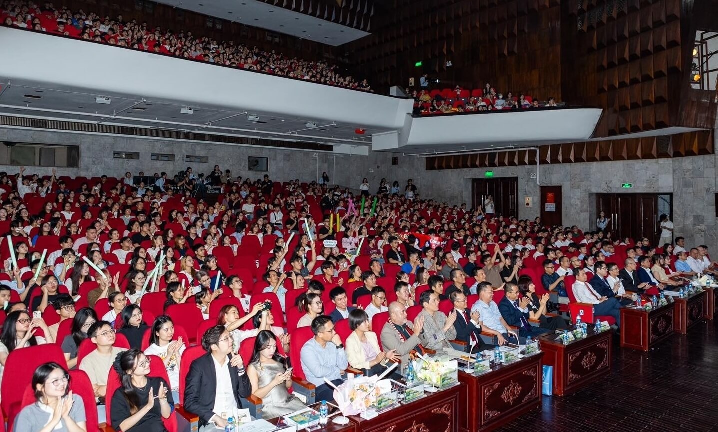 Support grassroots meetups & blockchain literacy initiatives