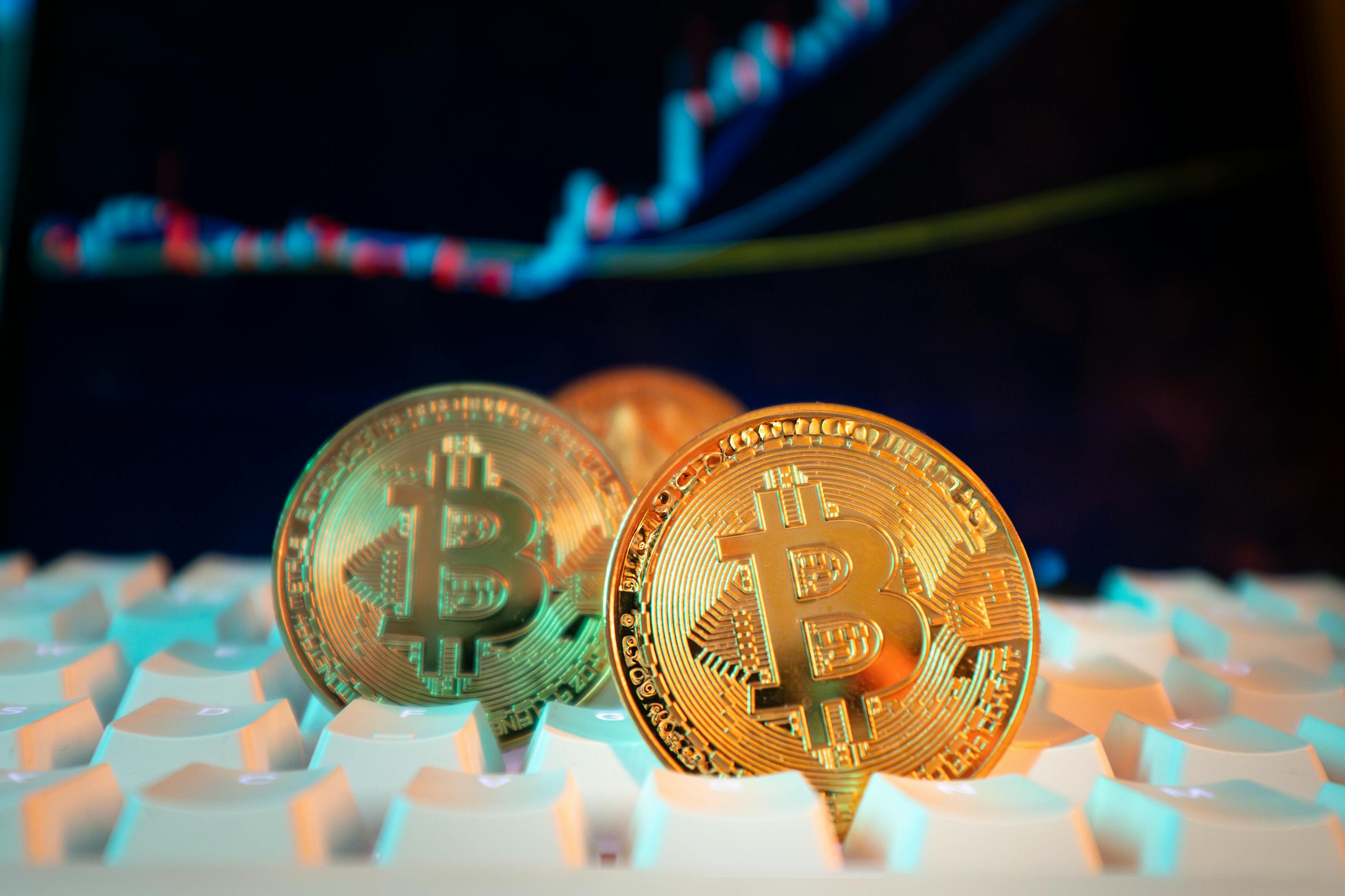 Bitcoin crashes below $76K Strategy cost basis in $2B liquidation event