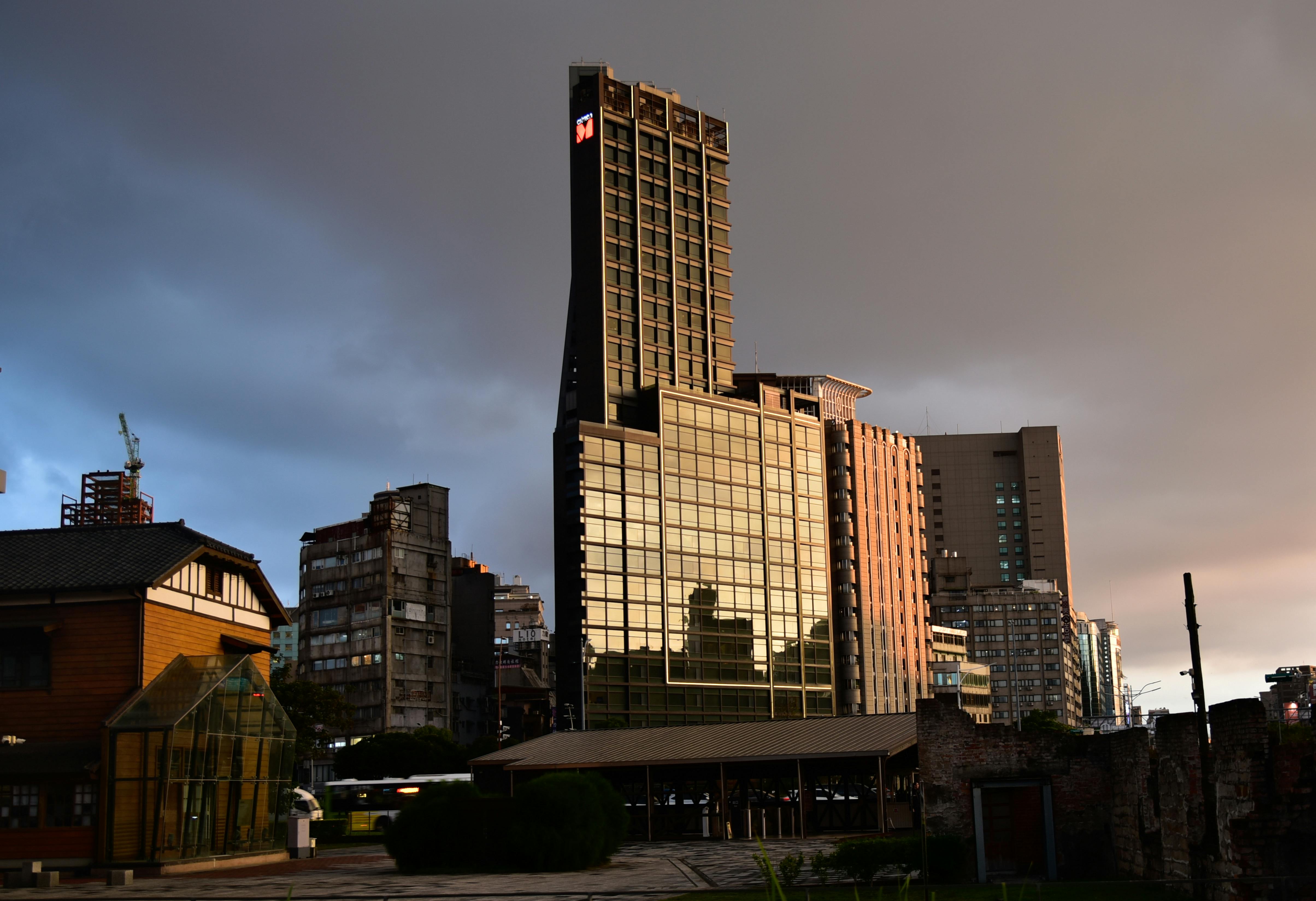 Integrating Security and Accessibility in Online Trading Platforms Trends Observed Through Alternatives Broker