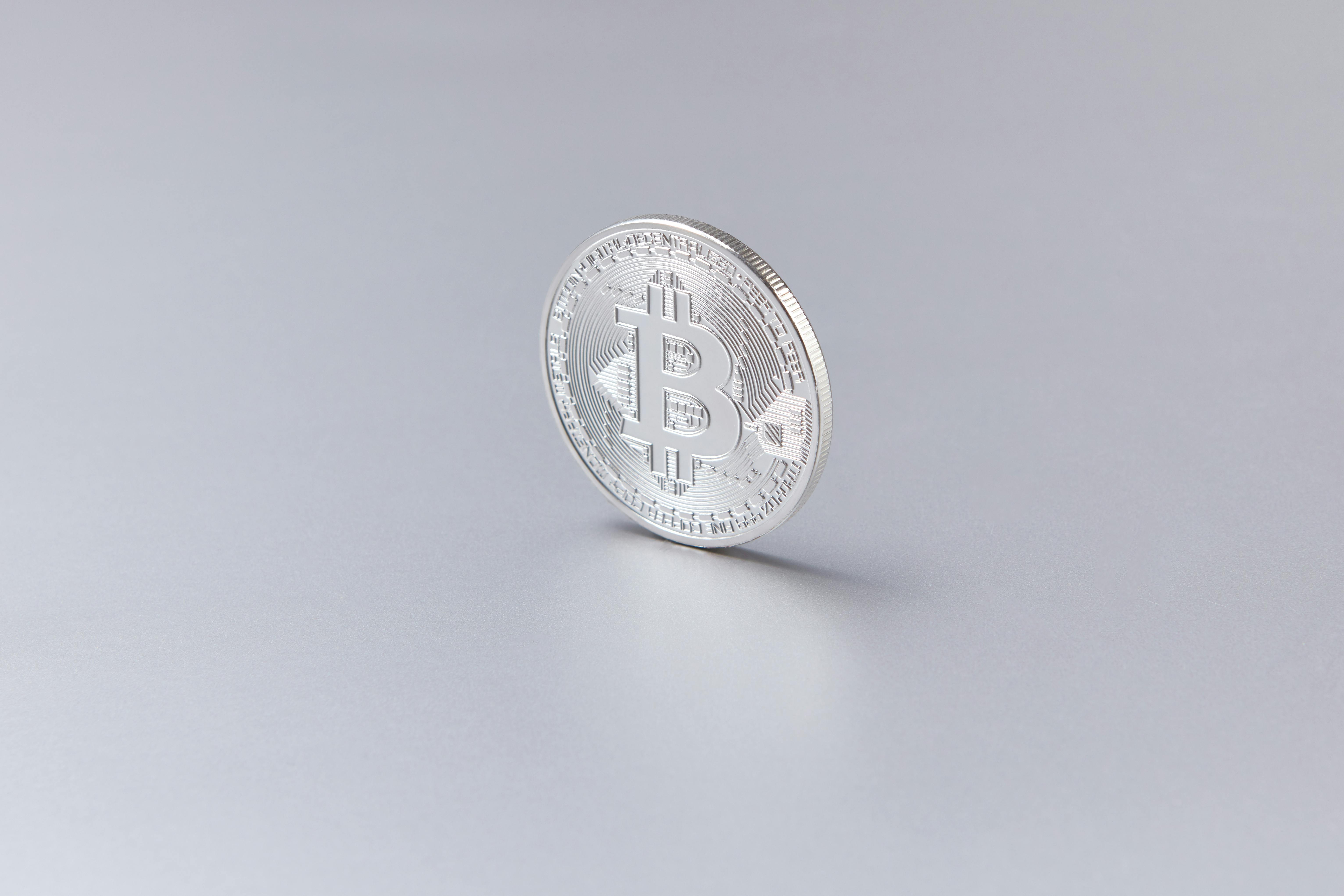 PA Daily News | Bitcoin plunges 15.48% in a single day, marking the largest drop since the FTX crash; MSTR reports a net loss of $12.4 billion in Q4 2025.