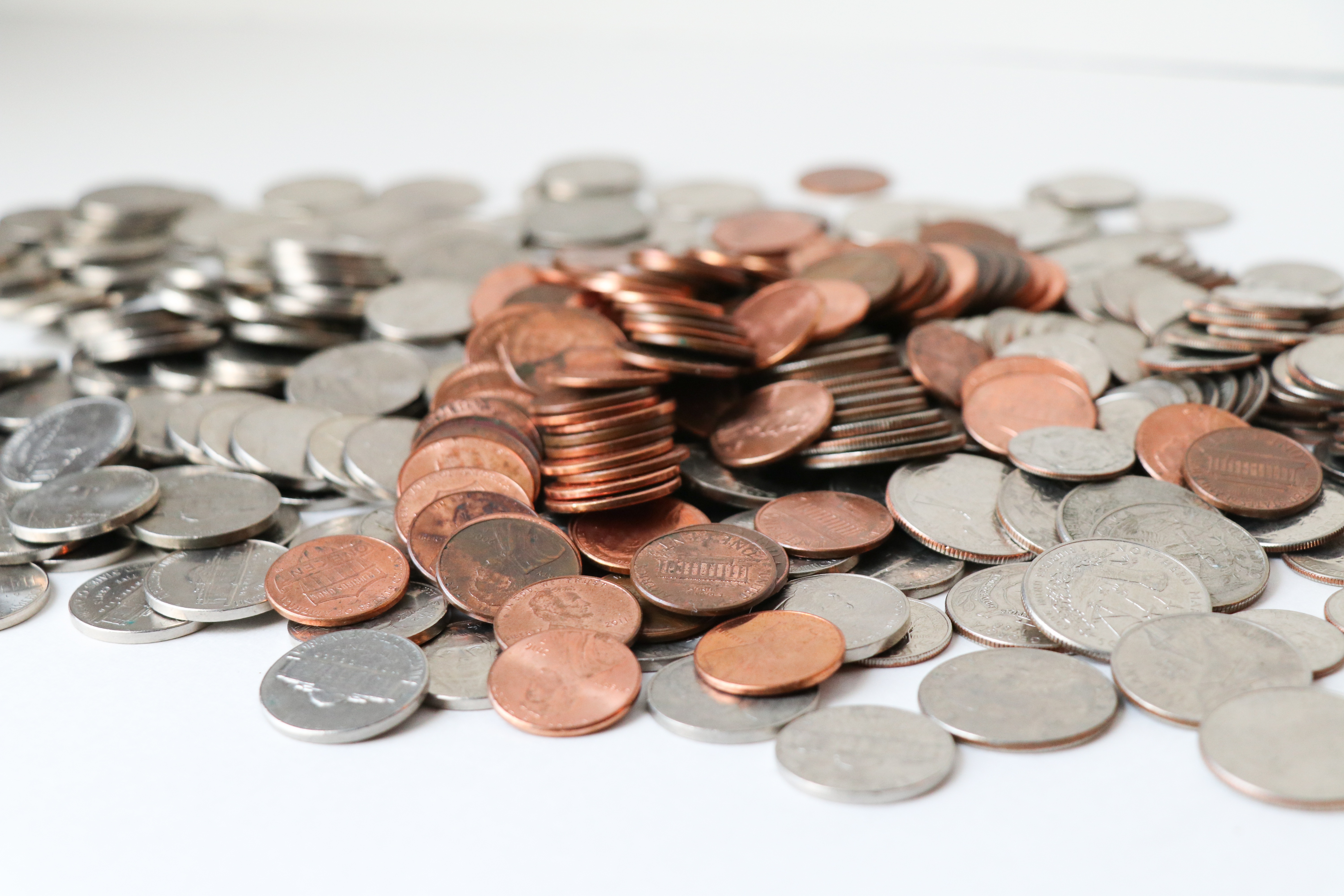 JPMorgan Chase: Bullish on gold and copper, bearish on energy; the market has split into two worlds after the crash.